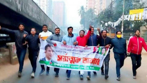 অবরোধের সমর্থনে রাজধানীতে ছাত্রদলের মিছিল
