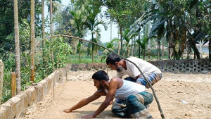 কবরস্থান পরিষ্কার করেছিল দুই বন্ধু, পরদিনই তাদের দাফন