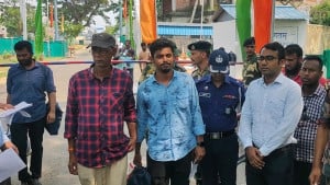 দেশে ফিরল ভারতে আটক ১৩ বাংলাদেশি