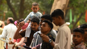 ঈদের দিনে বিনোদন কেন্দ্রে উপচে পড়া ভিড়