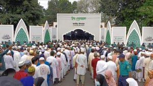 জাতীয় ঈদগাহ ময়দানে জড়ো হচ্ছেন মুসল্লিরা