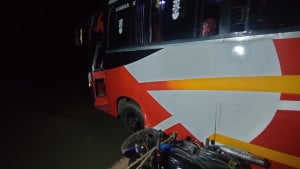 ফেরিতে বাসের ধাক্কায় ৪ মোটরসাইকেল নদীতে, নিখোঁজ ২