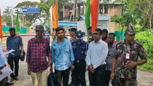 মেলায় ঘুরতে গিয়ে ভারতে গ্রেপ্তার ১০ জন দেশে এল