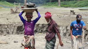 ‘গরিবের রোদ-গরম নেই, কাজ না করলে খাব কী’
