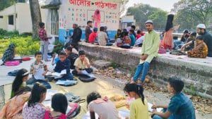 জ্ঞানের আলো ছড়াচ্ছে আলোর পাঠশালা
