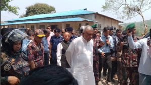বান্দরবানে সন্ত্রাসীদের বিরুদ্ধে সাঁড়াশি অভিযানের ঘোষণা স্বরাষ্ট্রমন্ত্রীর