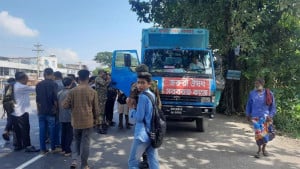বেক্সিমকোর গাড়িতে মিলল তিন হাজার পিস ইয়াবা