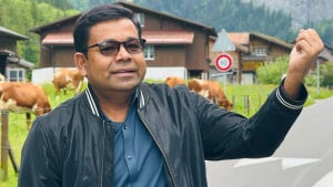 অভিমান করে তো আর অন্য দলে যোগ দেইনি: মনির খান