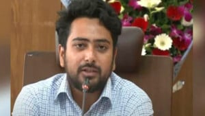 সাইবার আইনের বিতর্কিত সব ধারা পুনর্বিবেচনা করতে হবে: নাহিদ ইসলাম