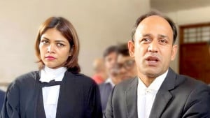 ‘আমি তো ওনার বউ লাগি না’, ব্যারিস্টার সুমন প্রসঙ্গে পিয়া জান্নাতুল