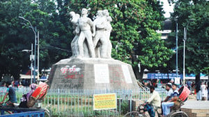 প্রতিবাদের প্রতীক রাজু ভাস্কর্য