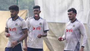 কন্ডিশন বিবেচনায় চার পেসারও খেলাতে পারে বাংলাদেশ: মুশতাক