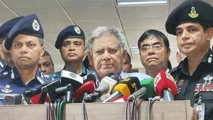 চাটুকারদের বাদ দেন, রাজনীতিবিদদের স্বরাষ্ট্র উপদেষ্টা