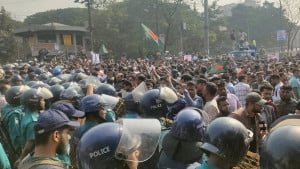 পদযাত্রা আটকে দিল পুলিশ, ভারতীয় দূতাবাসে যাচ্ছেন ৬ প্রতিনিধি