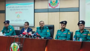 আতশবাজি ফুটিয়ে নতুন বছর উদযাপনে মানুষকে কষ্ট দেবেন না: ডিএমপি কমিশনার