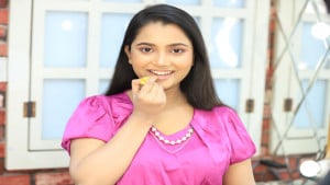 শীতে ঠোঁট ফাটছে? 