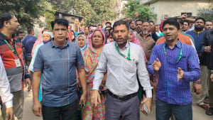 মিটফোর্ড হাসপাতালের পরিচালকের পদত্যাগ দাবিতে বিক্ষোভ