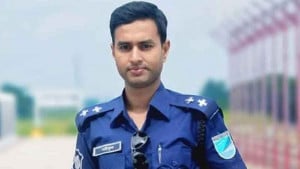 গোপালগঞ্জে কাভার্ডভ্যানের চাপায় পুলিশের এসআই নিহত