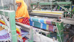লোকসানে বন্ধ তাঁত, পেশা ছাড়ছেন মালিক-শ্রমিক