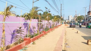 উদ্যোগ নেই সরকারের, ড্রেন নির্মাণ স্থানীয়দের টাকায়
