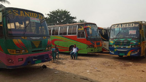 দুই সমিতির দ্বন্দ্বে পাঁচ দিন বাস চলাচল বন্ধ