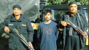 স্ত্রী-সন্তানকে অস্বীকার, ধর্ষণ মামলায় যুবক গ্রেপ্তার