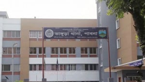 গৃহবধূকে তুলে নিয়ে ধর্ষণ, মাস পেরোলেও গ্রেপ্তার হয়নি আসামি