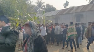 নরসিংদীর এক কেন্দ্রে ভোট স্থগিত, প্রিজাইডিং কর্মকর্তাকে জিজ্ঞাসাবাদ