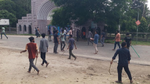 দিনাজপুরে শিক্ষার্থীদের সঙ্গে পৃথক সংঘর্ষে পুলিশসহ আহত ৩৫