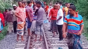জয়পুরহাটে ট্রেনের ধাক্কায় মা-ছেলের মৃত্যু