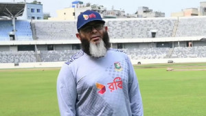 মাঝে মাঝে বাংলাদেশে এসে কাজ করবেন মুশতাক