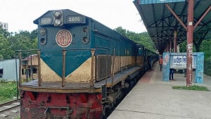 চবিতে শাটল চলাচল বন্ধ রেখেছে প্রশাসন 