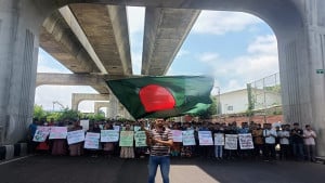 আগারগাঁও মোড়ে শেকৃবি শিক্ষার্থীদের অবরোধ