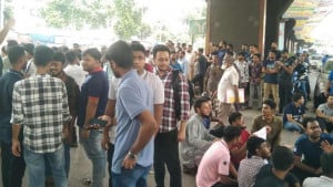 শাহবাগ মোড়ে শিক্ষার্থীদের অবরোধ, সড়ক অচল