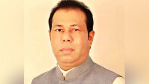 প্রধানমন্ত্রীর সাবেক ব্যক্তিগত সহকারীর অ্যাকাউন্ট ফ্রিজ