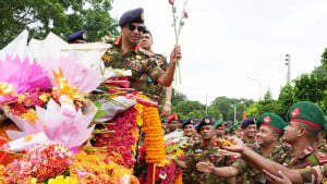 সেনাবাহিনী প্রধানের ৯, ১৭ ও ৩৩ পদাতিক ডিভিশনে বিদায়ী দরবার