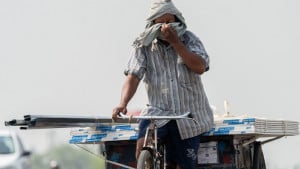 তীব্র তাপপ্রবাহ ভারতকে বাস ‘অযোগ্য’ করে তুলছে