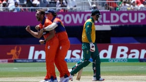 প্রোটিয়াদের কাঁপন ধরিয়ে হারল ডাচরা