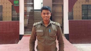 পাহাড় কাটা বন্ধ করতে গেলে বন কর্মকর্তাকে চাপা দিয়ে চলে গেল ডাম্প ট্রাক