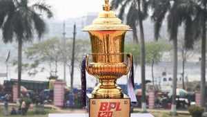 কুমিল্লার হ্যাটট্রিকসহ ফাইফার নাকি বরিশালের মেডেন 