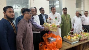 যুদ্ধাহত মুক্তিযোদ্ধা ও শহীদ পরিবারে মিষ্টি পাঠালেন প্রধানমন্ত্রী 