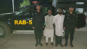প্রাইভেটকারে লুকানো ছিল ২০ কেজি গাঁজা, গ্রেপ্তার ২