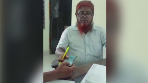 দপ্তরে বসে ঘুষ গ্রহণ: সেই ভূমি কর্মচারীর বিরুদ্ধে ব্যবস্থা গ্রহণ রোববার