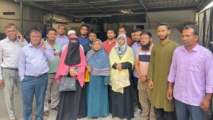 জলদস্যুর কবলে জাহাজ: উদ্বিগ্ন স্বজনরা ছুটছেন মালিকপক্ষের দ্বারে