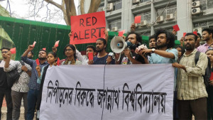 অবন্তিকার আত্মহত্যা: এবার প্রশাসনকে লাল কার্ড দেখাল শিক্ষার্থীরা 