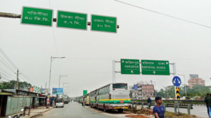 টার্মিনাল ও পাবলিক টয়লেট  না থাকায় যাত্রী ভোগান্তি