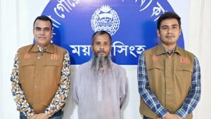 স্বামীকে ফেরত পেতে ভন্ড পীরের খপ্পরে গৃহবধূ