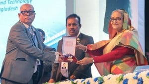 আইইবি স্বর্ণপদক পেলেন এনার্জিপ্যাকের চেয়ারম্যান