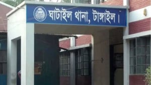 আসামির নামের সঙ্গে বাবার নামের মিল, ঘরের দরজা ভেঙে ইমামকে মারধরের অভিযোগ