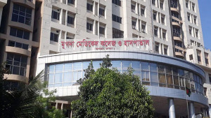 বাসাবোতে ১১ তলা থেকে পড়ে দুই শ্রমিকের মৃত্যু, আশঙ্কাজনক ১ 